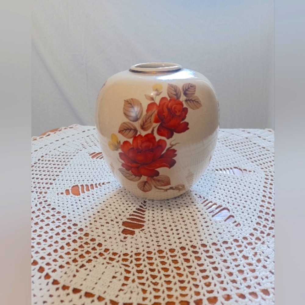 Hyalyn VintageVase Ginger Jar Roses cork base 864 6" inches